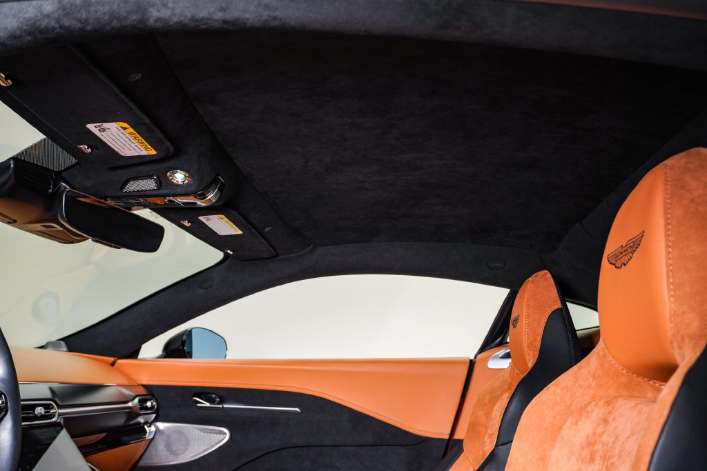 Used 2025 Aston Martin V8 Vantage Coupe RWD image 22