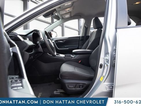 Used 2021 Toyota RAV4 XLE FWD image 3