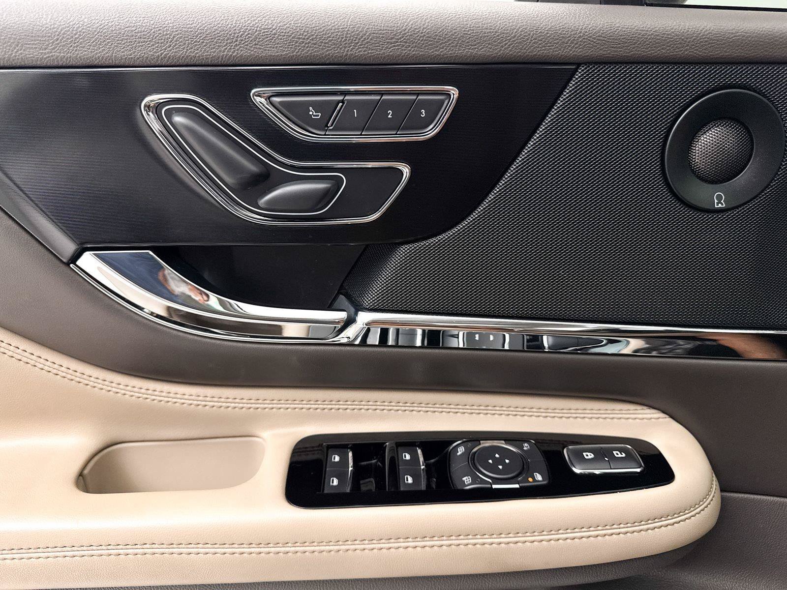 Used 2020 Lincoln Corsair Reserve AWD/4WD image 28