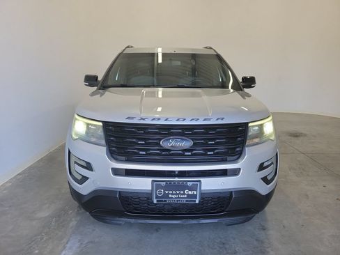 Used 2017 Ford Explorer Sport w/ Equipment Group 401A AWD/4WD image 2