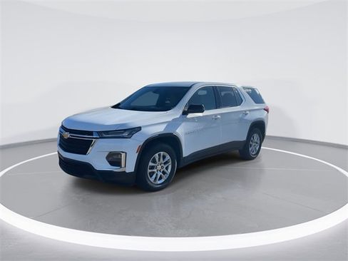 Used 2023 Chevrolet Traverse LS image 4