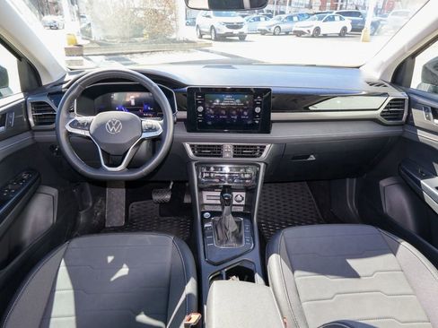 Certified 2025 Volkswagen Taos SE FWD image 16