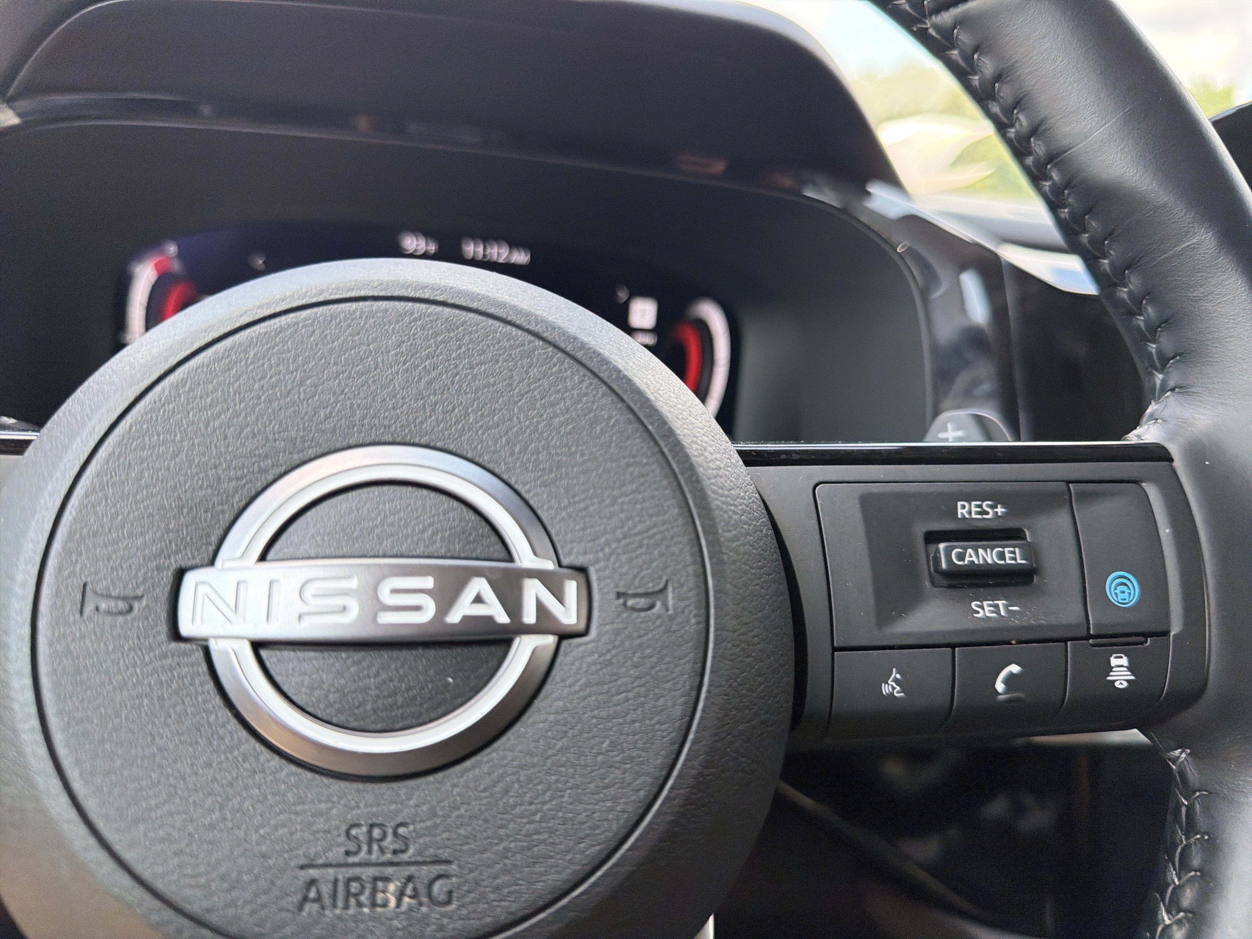 Used 2023 Nissan Pathfinder Platinum w/ Lighting Package (N93) FWD image 30