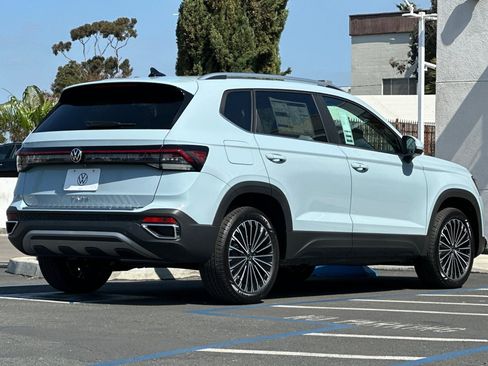 New 2026 Volkswagen Taos SE image 5