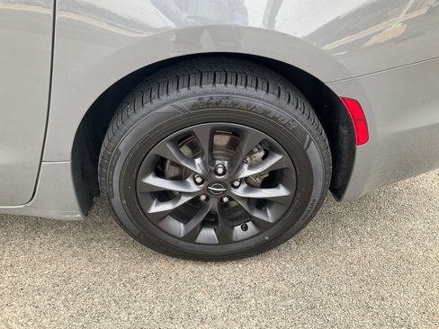 Used 2021 Chrysler Pacifica Touring-L w/ Premium & Safety Sphere Group image 20