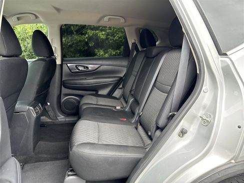 Used 2018 Nissan Rogue SV image 24