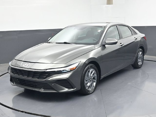 Used 2026 Hyundai Elantra Hybrid FWD image 1