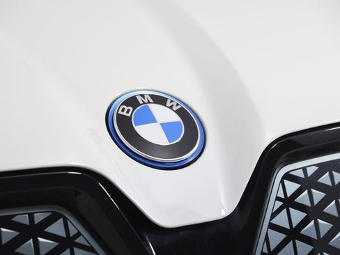 Used 2024 BMW iX xDrive50 w/ Convenience Package AWD/4WD image 18