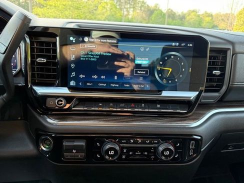 Used 2025 Chevrolet Silverado 1500 LT image 18