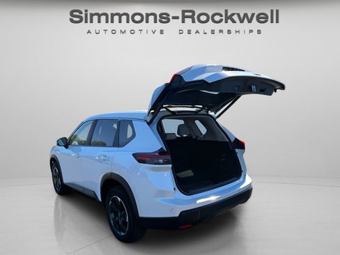 Used 2025 Nissan Rogue SV AWD/4WD image 4