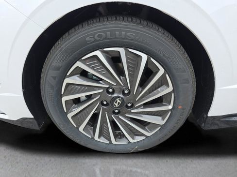 Certified 2025 Hyundai Sonata SEL FWD image 11