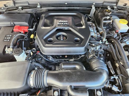 Used 2020 Jeep Wrangler Unlimited Sahara AWD/4WD image 24