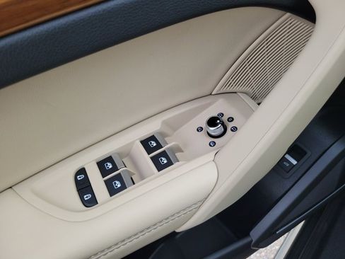 Certified 2025 Audi Q5 2.0T Premium Plus image 19