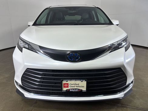 Used 2021 Toyota Sienna XLE FWD image 6