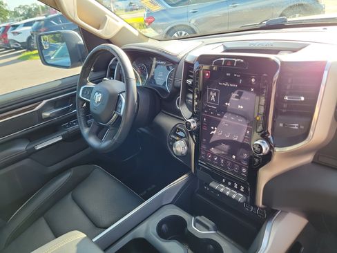 Used 2019 RAM 1500 Laramie AWD/4WD image 8