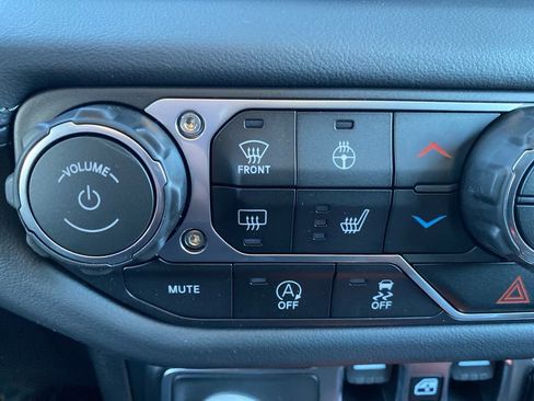 New 2025 Jeep Wrangler Unlimited Sahara w/ Safety Group AWD/4WD image 33