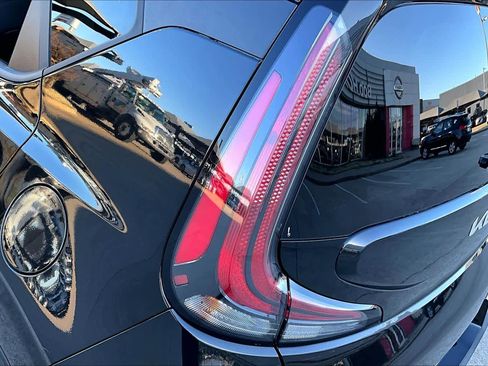 Used 2023 Kia Soul LX image 26