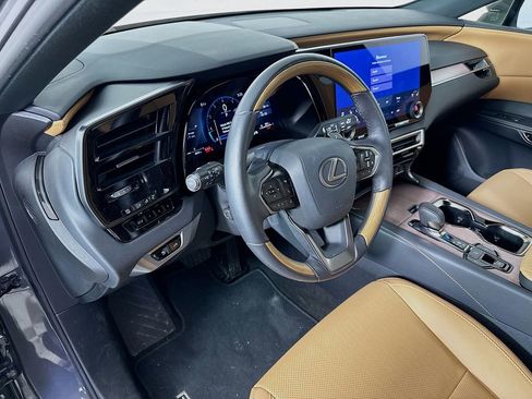 Used 2025 Lexus RX 350 Premium w/ Accessory Package (Z1) FWD image 9