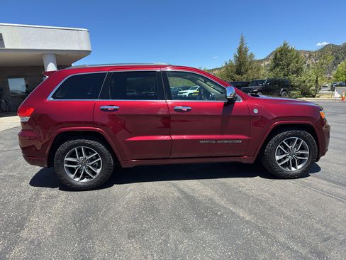 Used 2020 Jeep Grand Cherokee Overland AWD/4WD image 8