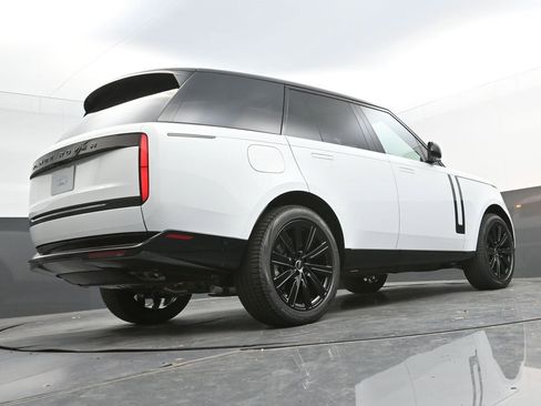 New 2025 Land Rover Range Rover SE image 37