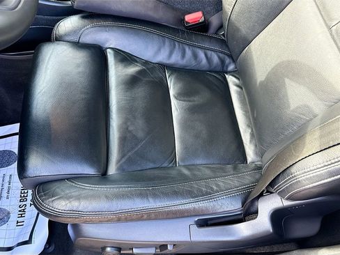 Used 2023 Volvo XC40 B5 Plus image 21