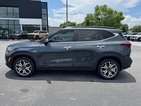 Certified 2021 Kia Seltos SX w/ SX Sunroof Package AWD/4WD image 6