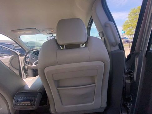 Used 2011 Chevrolet Traverse LT w/ Personal Connectivity Package FWD image 29
