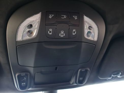 New 2027 Chrysler Pacifica Pinnacle w/ Theater Group FWD image 20