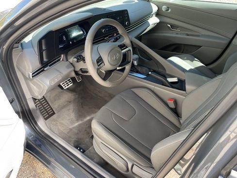 Used 2025 Hyundai Elantra Sport image 13