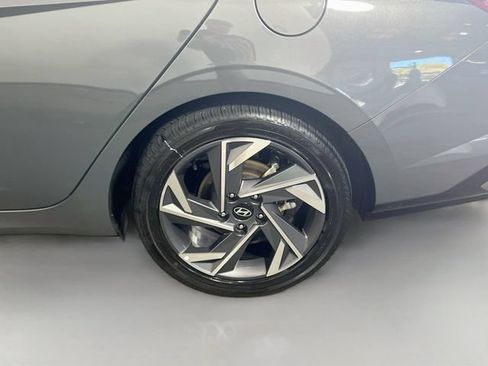Used 2025 Hyundai Elantra Limited FWD image 25