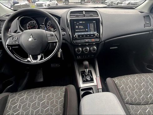 Used 2024 Mitsubishi Outlander Sport LE image 14