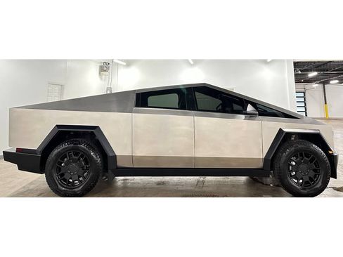 Used 2024 Tesla Cybertruck AWD Crew Cab image 8