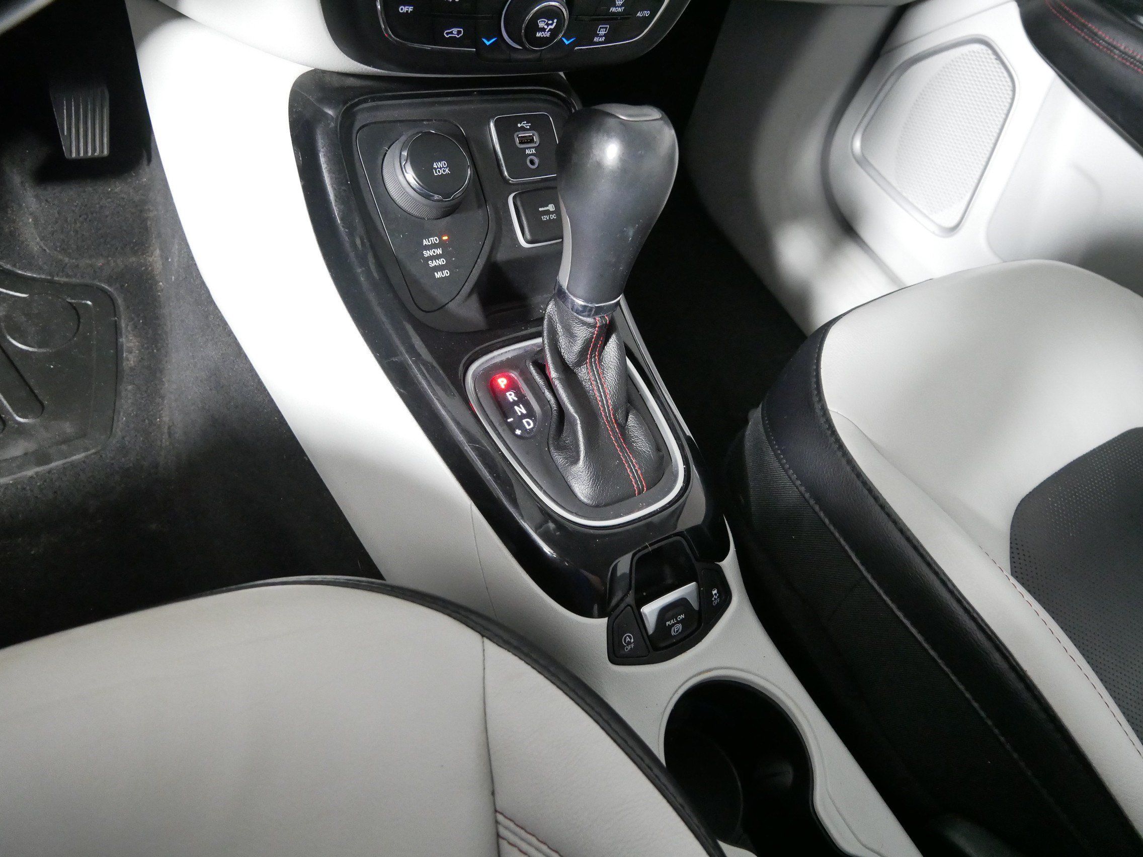 Used 2017 Jeep Compass Limited w/ Navigation Group AWD/4WD image 24