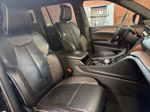 Used 2025 Jeep Grand Cherokee Summit AWD/4WD image 17