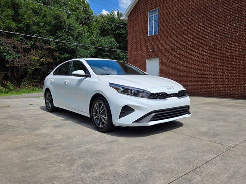 Used 2024 Kia Forte LXS FWD image 3