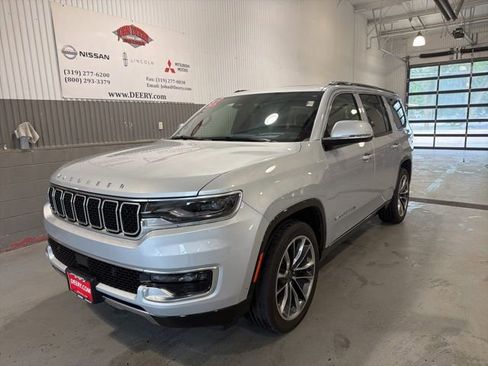 Used 2022 Jeep Wagoneer Series III w/ Premium Group I AWD/4WD image 8