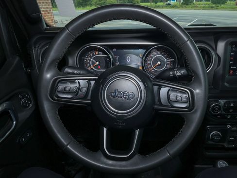 Used 2023 Jeep Gladiator Sport AWD/4WD image 12