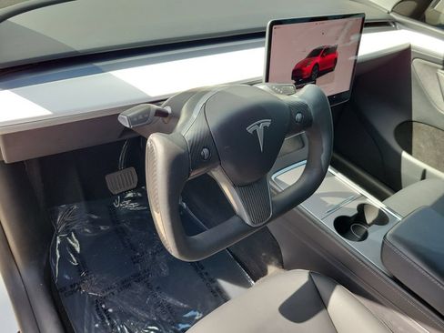 Used 2024 Tesla Model Y Long Range AWD/4WD image 24
