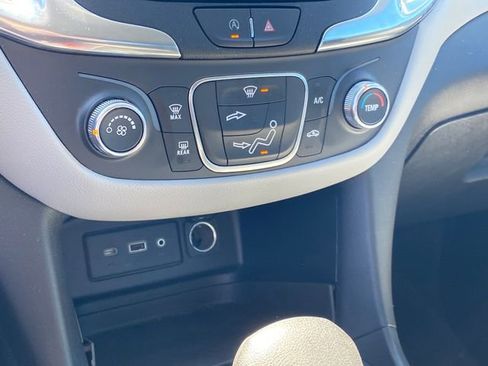 Certified 2022 Chevrolet Equinox LS FWD image 11