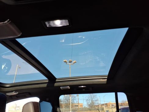 Used 2021 Cadillac Escalade ESV Sport Platinum image 16