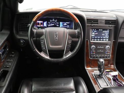 Used 2017 Lincoln Navigator Select AWD/4WD image 4