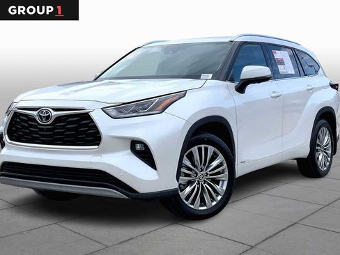 Used 2026 Toyota Highlander Platinum image 1