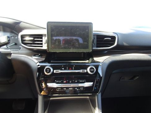 Used 2024 Ford Explorer Limited image 18