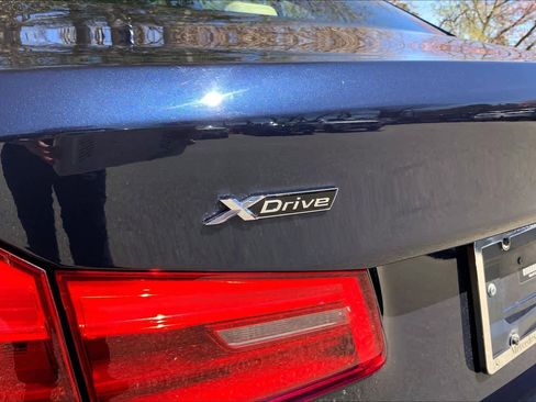 Used 2020 BMW 530i xDrive w/ Premium Package AWD/4WD image 10