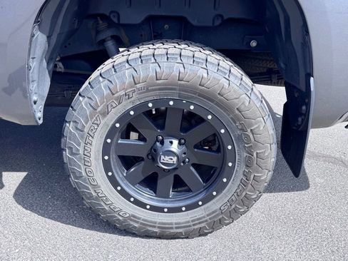 Used 2017 Toyota Tundra SR5 w/ SR5 Upgrade Package AWD/4WD image 14