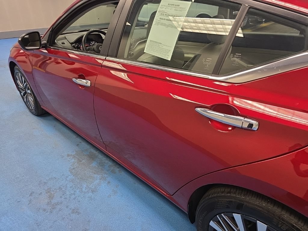 Used 2025 Nissan Altima 2.5 SV FWD image 12