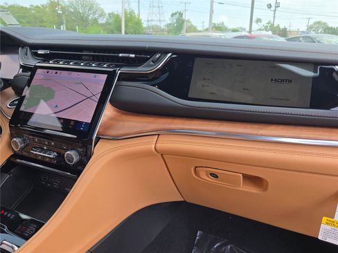 New 2025 Jeep Grand Cherokee Summit image 11