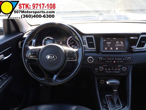 Used 2017 Kia Niro EX FWD image 15