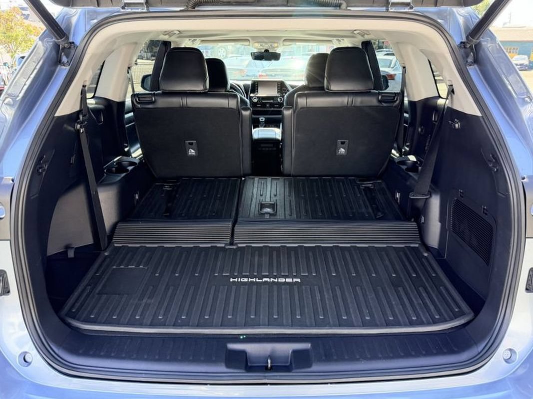 Used 2021 Toyota Highlander XLE AWD/4WD image 19