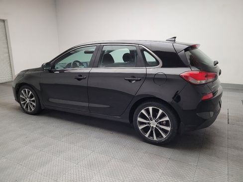 Used 2018 Hyundai Elantra GT image 3